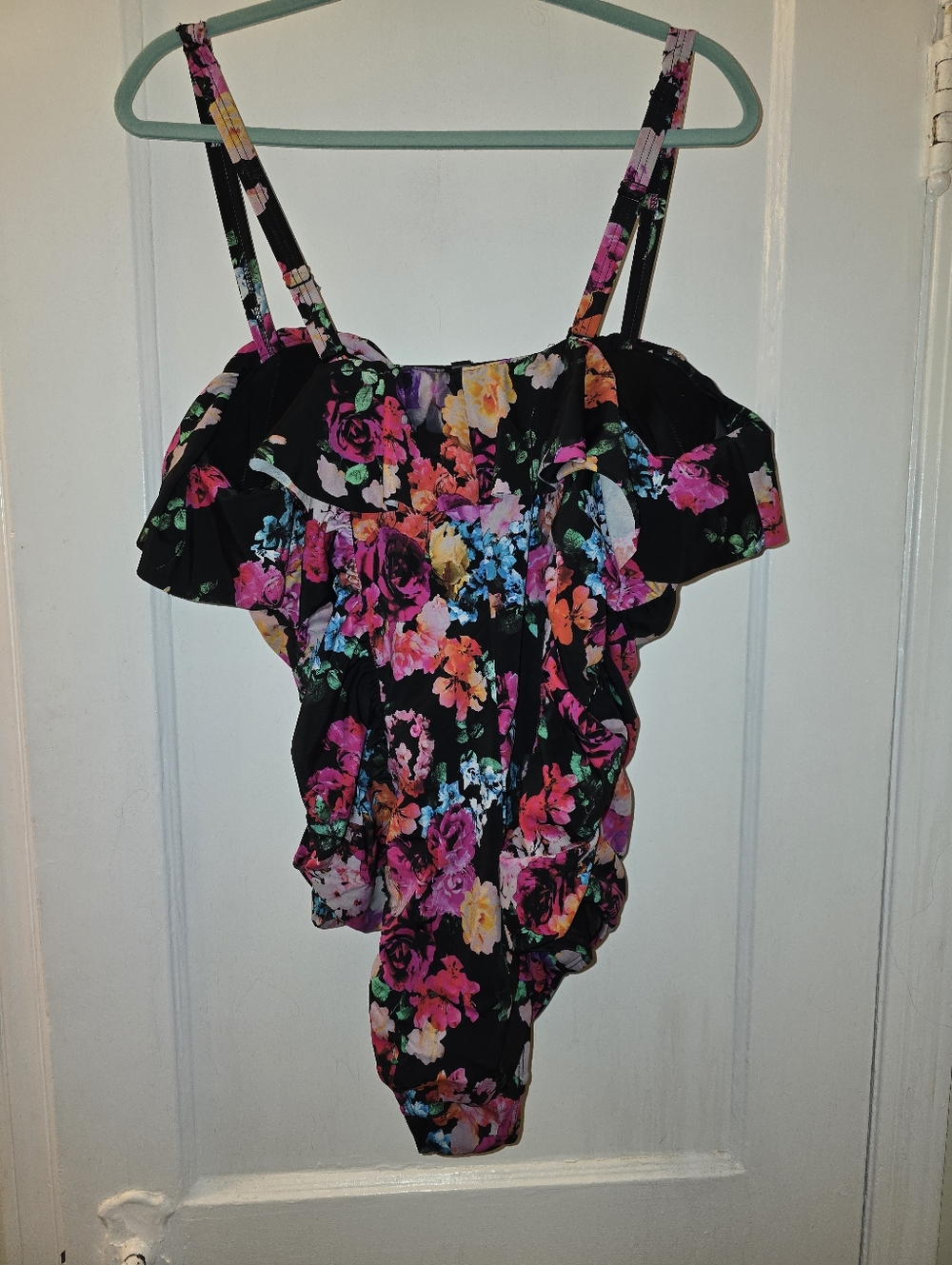 2-D/DD Floral Ruffle Underwire Swimsuit - Picture 5 of 6